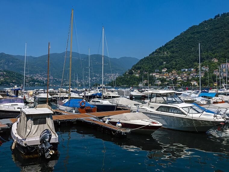 Boat & Marine Dealers