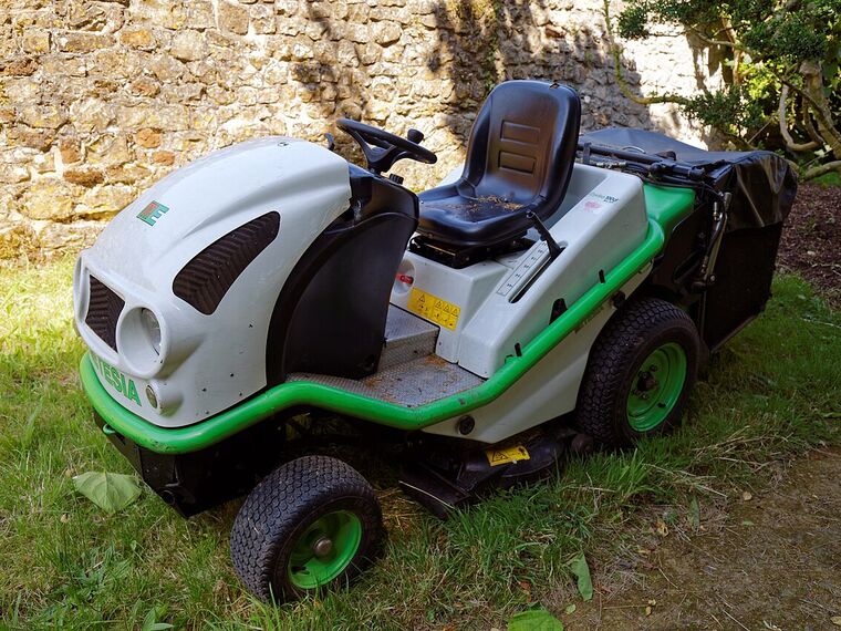 Lawn & Outdoor Power Equipment Dealers